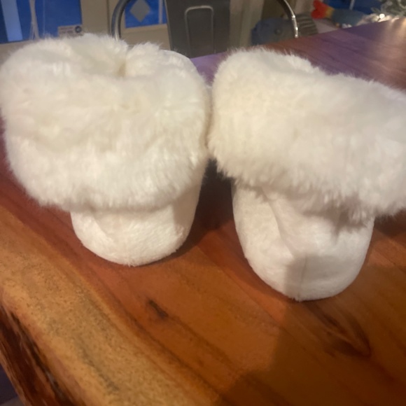 Pottery barn slippers - Picture 3 of 4